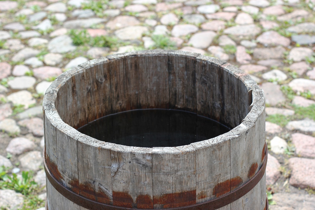 barrel, wooden, rain-837976.jpg