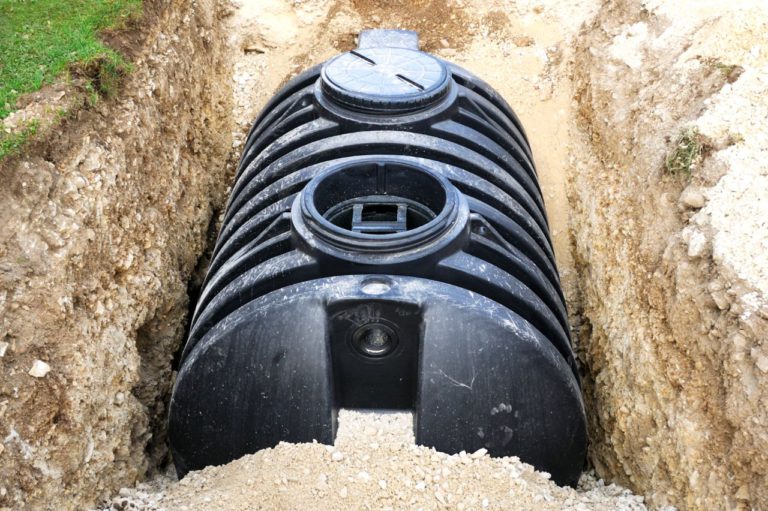 Cleaning a septic tank