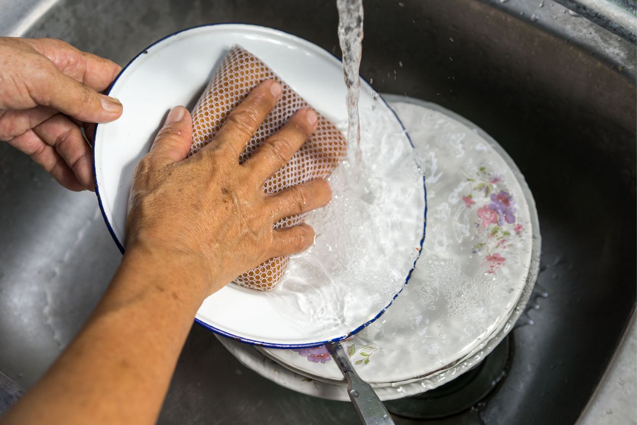 rinsing dishes